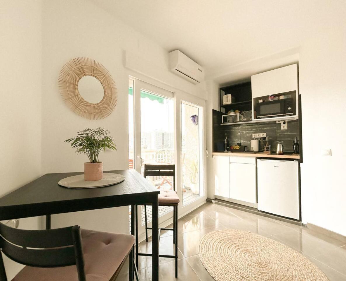 Indigo Tiny Apartment Benalmadena Bagian luar foto