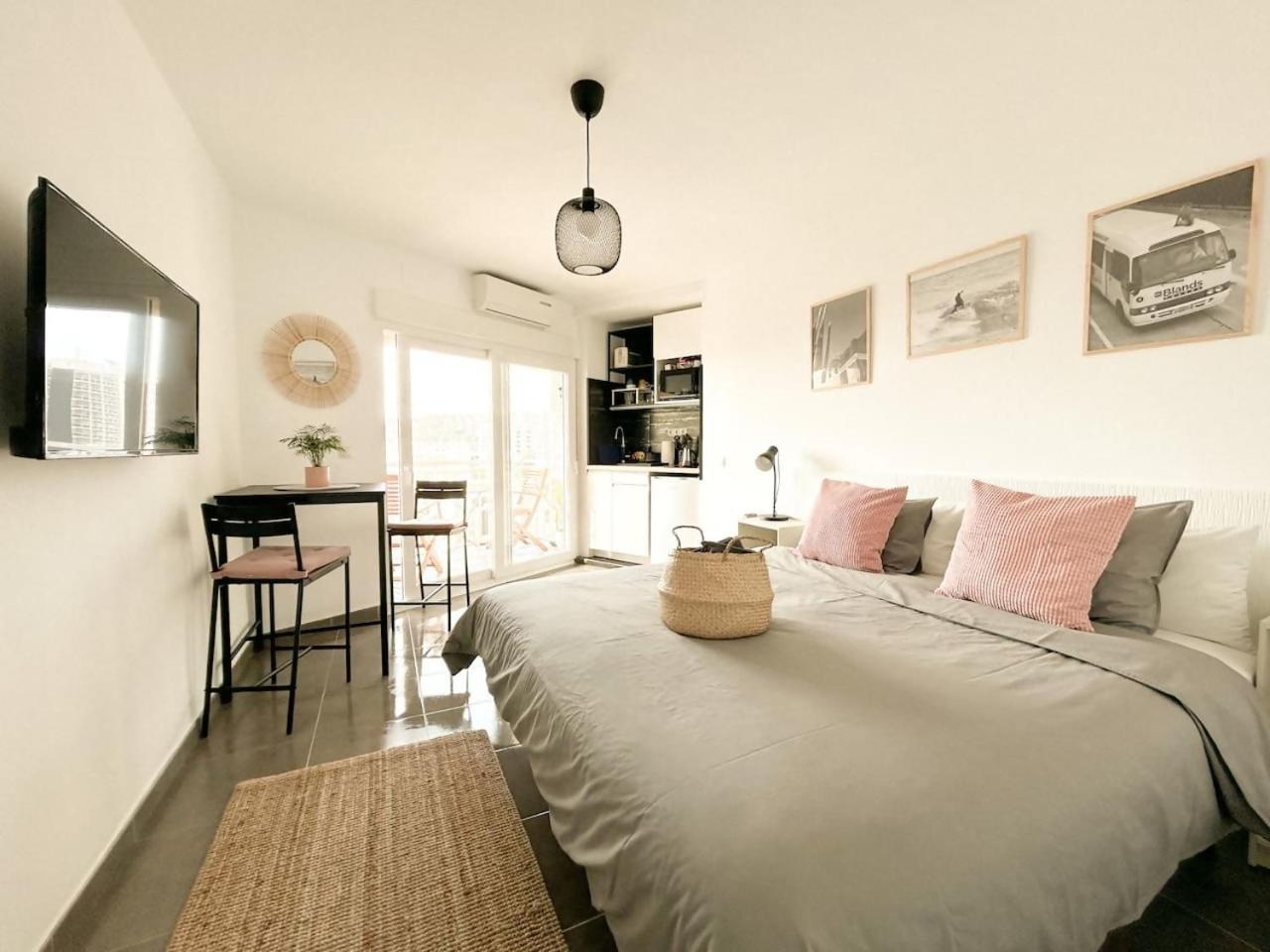 Indigo Tiny Apartment Benalmadena Bagian luar foto