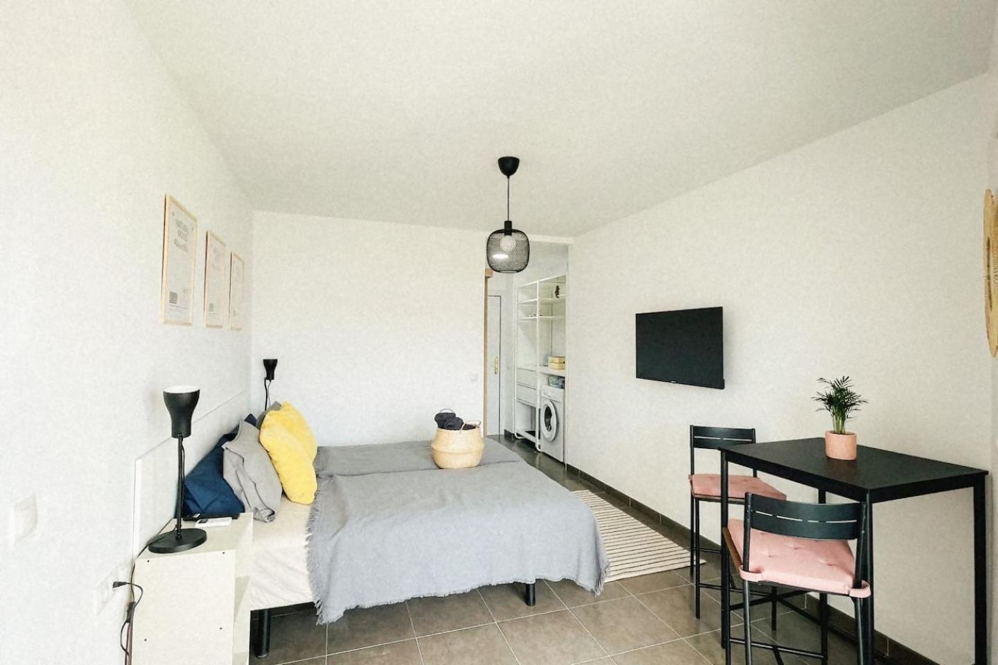 Indigo Tiny Apartment Benalmadena Bagian luar foto