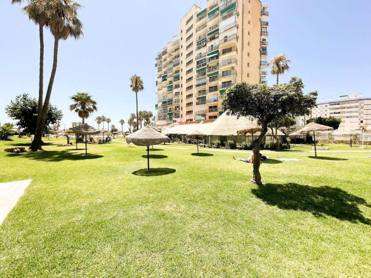 Indigo Tiny Apartment Benalmadena Bagian luar foto