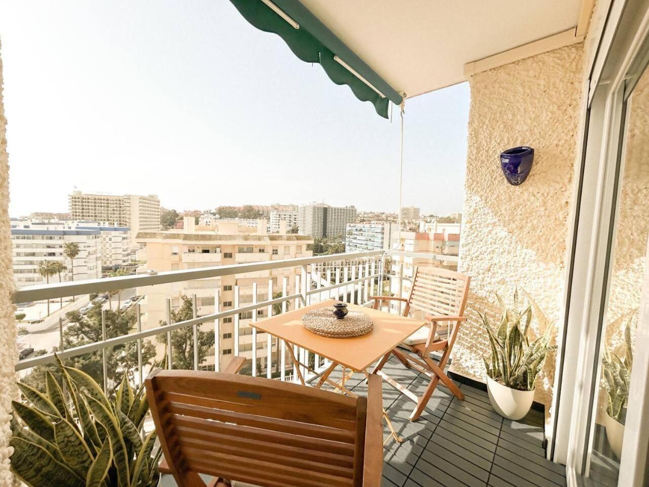 Indigo Tiny Apartment Benalmadena Bagian luar foto