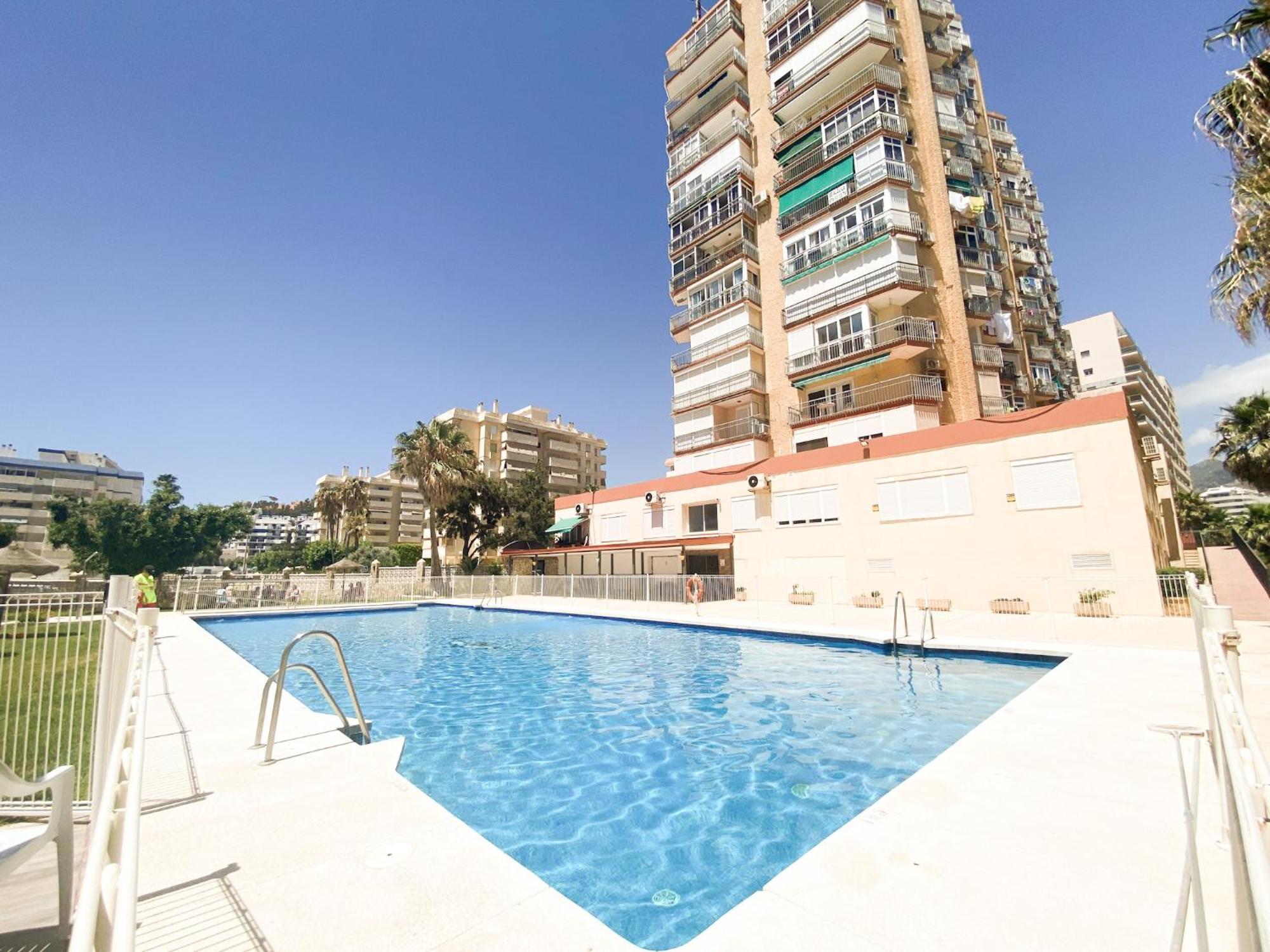 Indigo Tiny Apartment Benalmadena Bagian luar foto