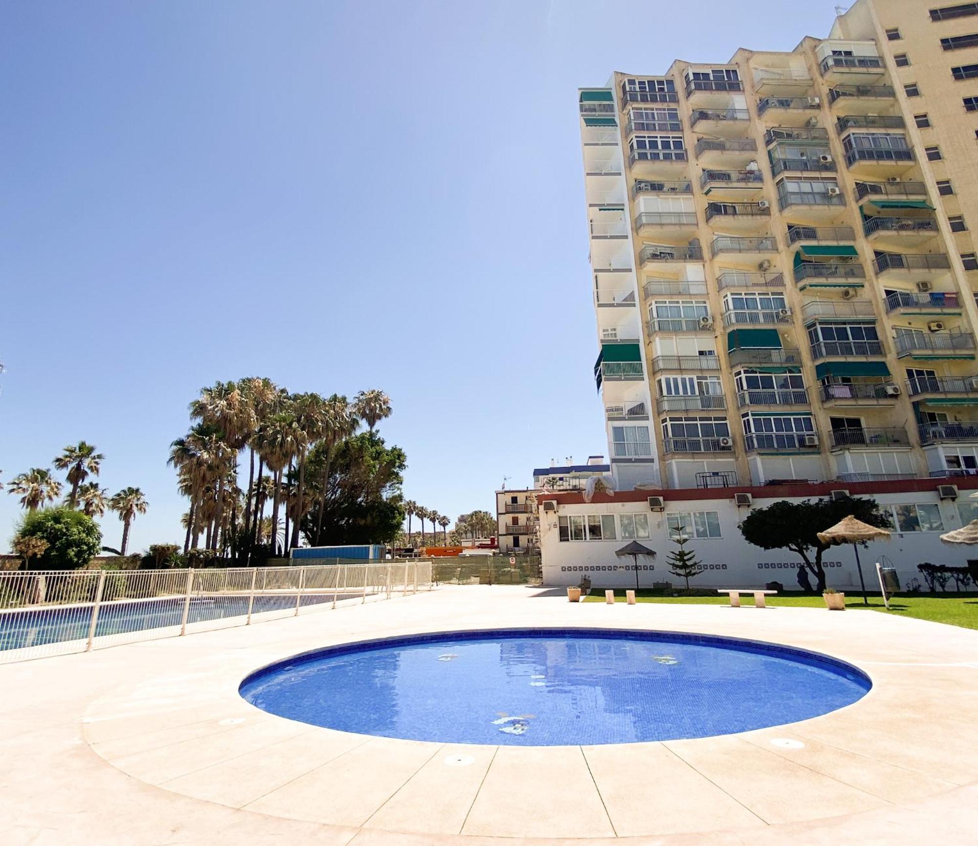 Indigo Tiny Apartment Benalmadena Bagian luar foto