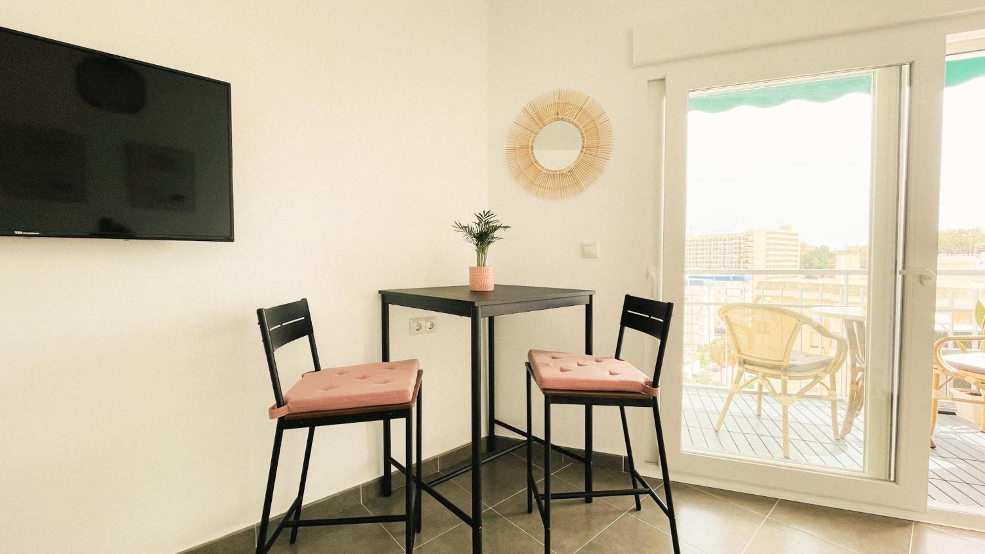 Indigo Tiny Apartment Benalmadena Bagian luar foto