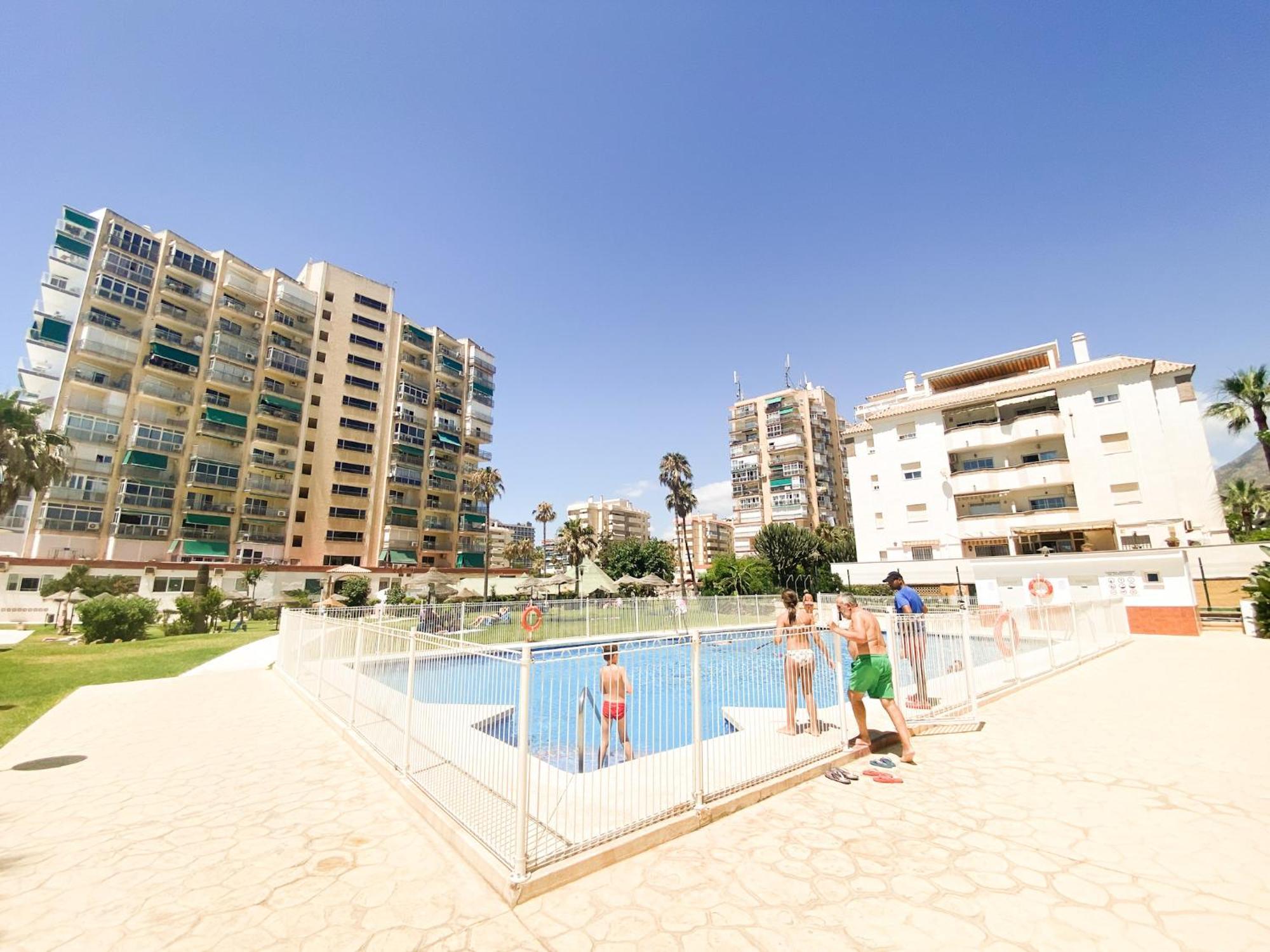 Indigo Tiny Apartment Benalmadena Bagian luar foto